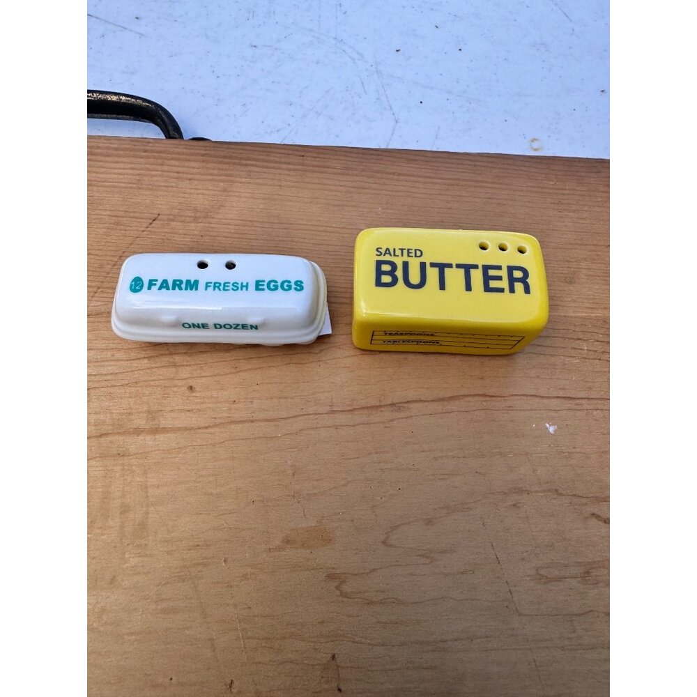 Cracker Barrel Farm Fresh Eggs Salted Butter Salt Pepper Shakers - Picture 2 of 9